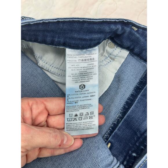 Women’s Levi mid rise, boot cut jeans 34X32 (18) - Picture 8 of 10